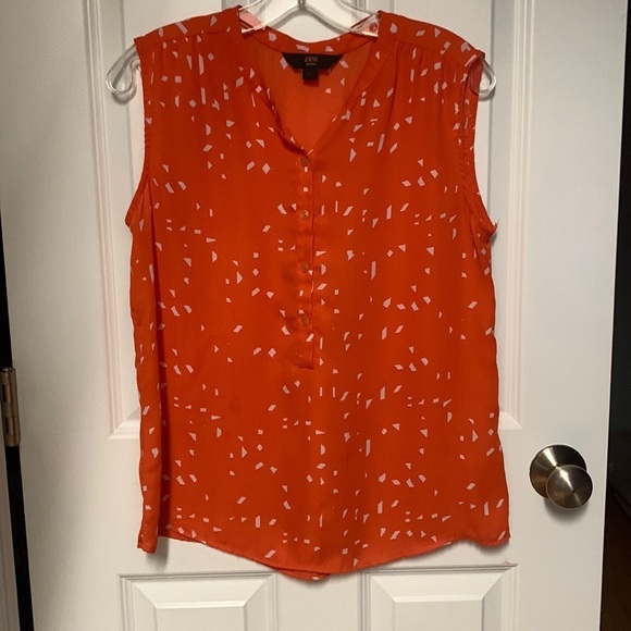 Sleeveless‎ Orange Patterned Button-down Top - Picture 1 of 5
